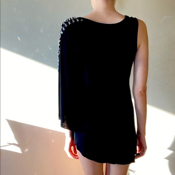 statement sleeve Bebe top. Can be worn as a dress or made into a top! - Picture 4 of 4